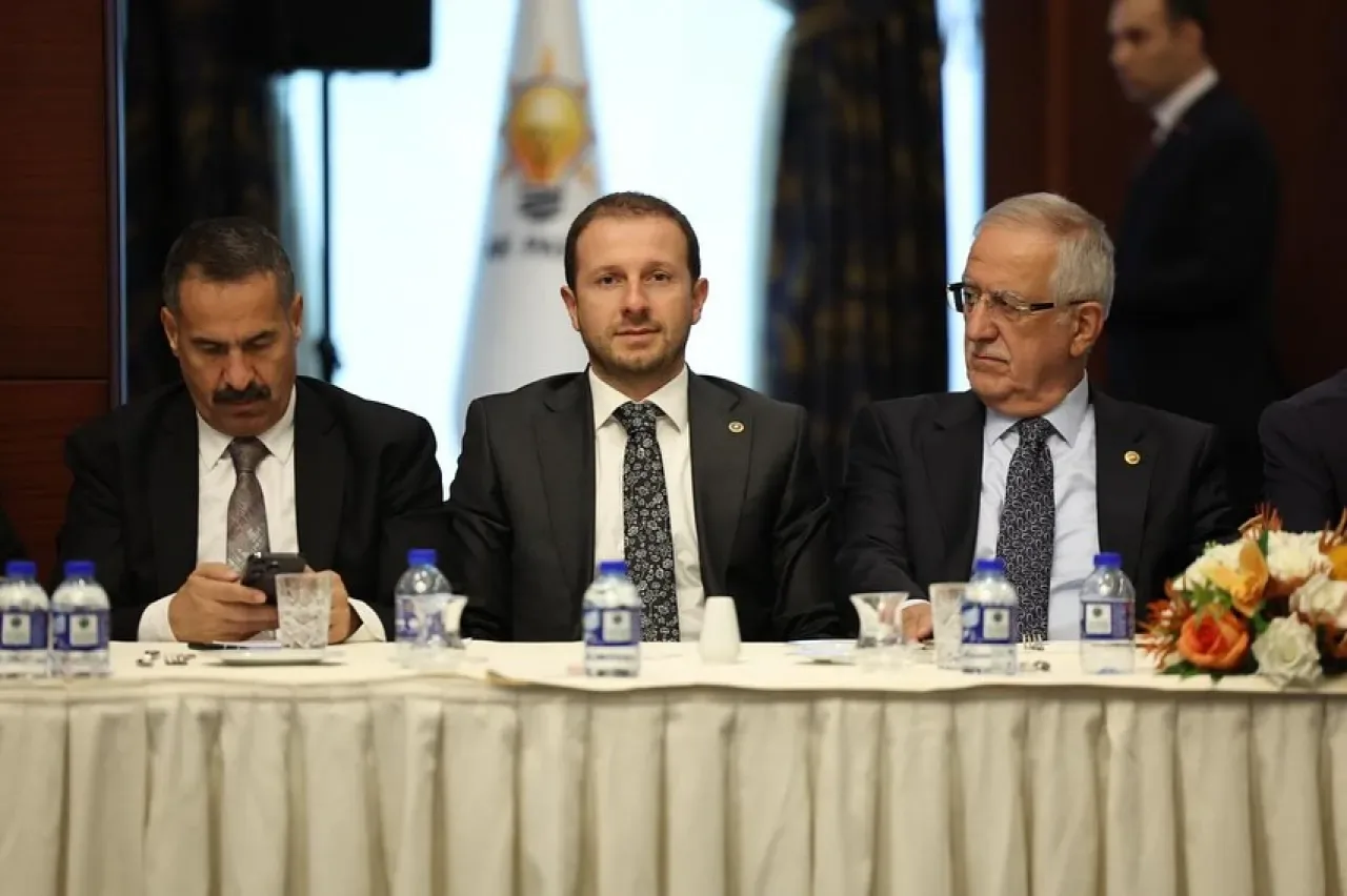 AK Parti'den Marmara Bölgesi Milletvekillerine Küresel Sistem Değerlendirmesi AK Parti'den Marmara Bölgesi Milletvekillerine Küresel Sistem Değerlendirmesi