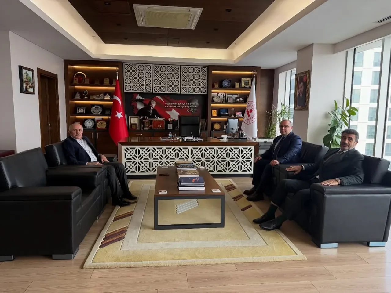 Esenyurt Kaymakamı Çobanoğlu'na Vali Meral ve İş İnsanı Bulut'tan Ziyaret Esenyurt Kaymakamı Çobanoğlu'na Vali Meral ve İş İnsanı Bulut'tan Ziyaret