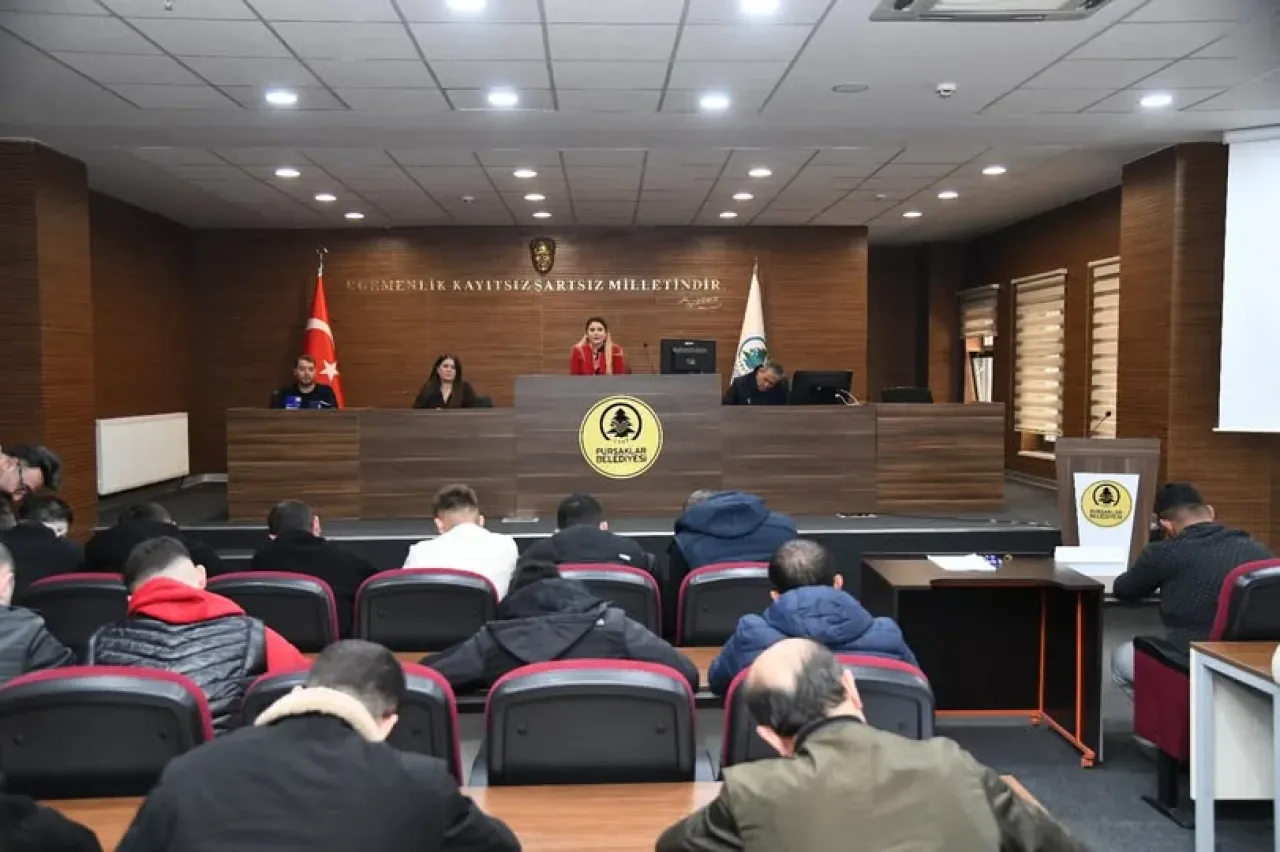 Pursaklar Belediyesi İstihdam Seferberliği ile Vatandaşlara İş Kapısı Oluyor Pursaklar Belediyesi İstihdam Seferberliği ile Vatandaşlara İş Kapısı Oluyor