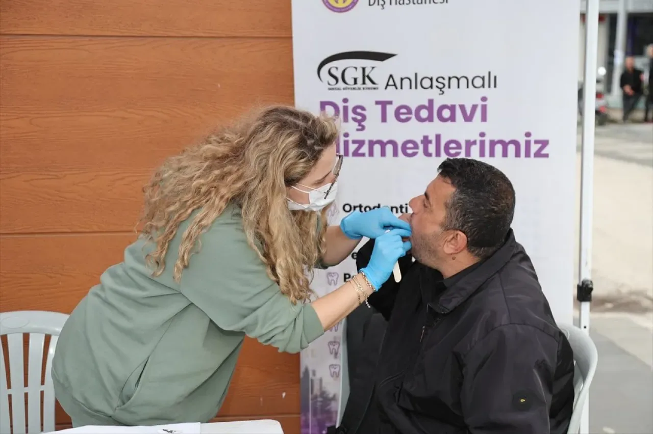 Çatalca'da Ücretsiz Ağız ve Diş Sağlığı Muayenesi Yapıldı Çatalca'da Ücretsiz Ağız ve Diş Sağlığı Muayenesi Yapıldı