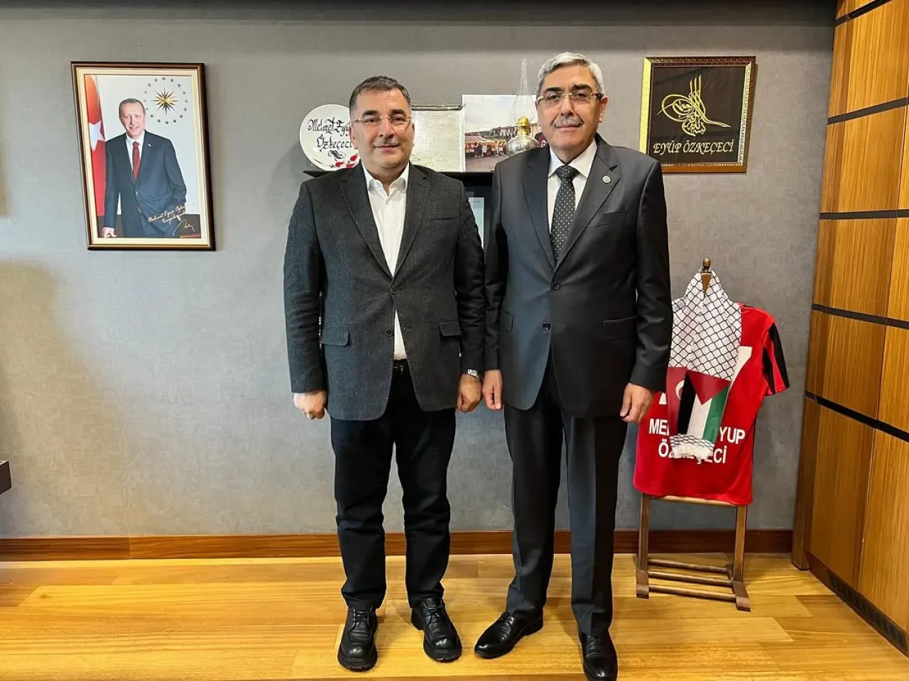 Gaziantep Milletvekili Özkeçeci, STK Temsilcisi Huzeyfe Durmaz'ı Ziyaret Etti Gaziantep Milletvekili Özkeçeci, STK Temsilcisi Huzeyfe Durmaz'ı Ziyaret Etti