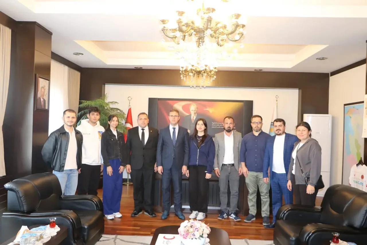 Avcılar'da Köy Derneğinden Kaymakamlığa Ziyaret Avcılar'da Köy Derneğinden Kaymakamlığa Ziyaret