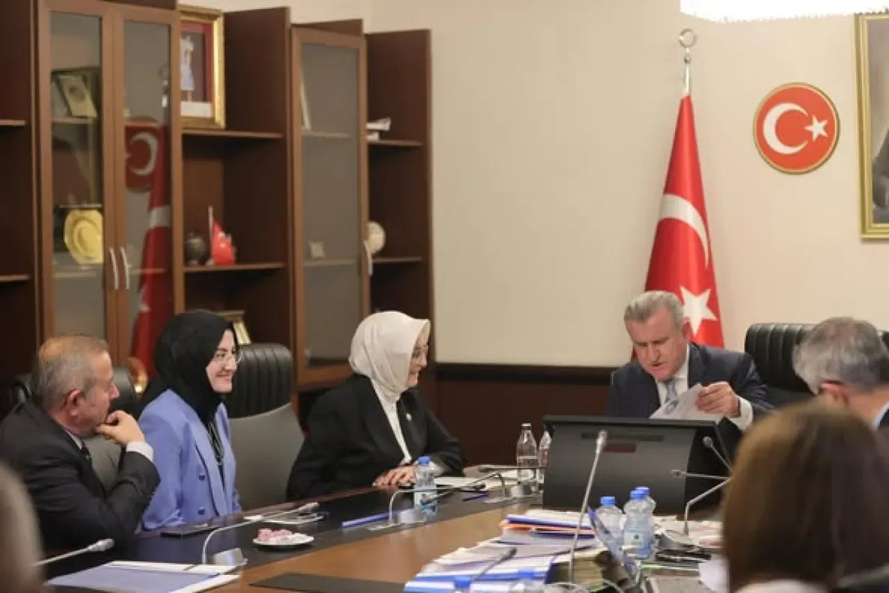 AK Partili Lütfiye Selva Çam'dan Akyurt Gençlik Yatırımları İçin Bakanlık Ziyareti AK Partili Lütfiye Selva Çam'dan Akyurt Gençlik Yatırımları İçin Bakanlık Ziyareti