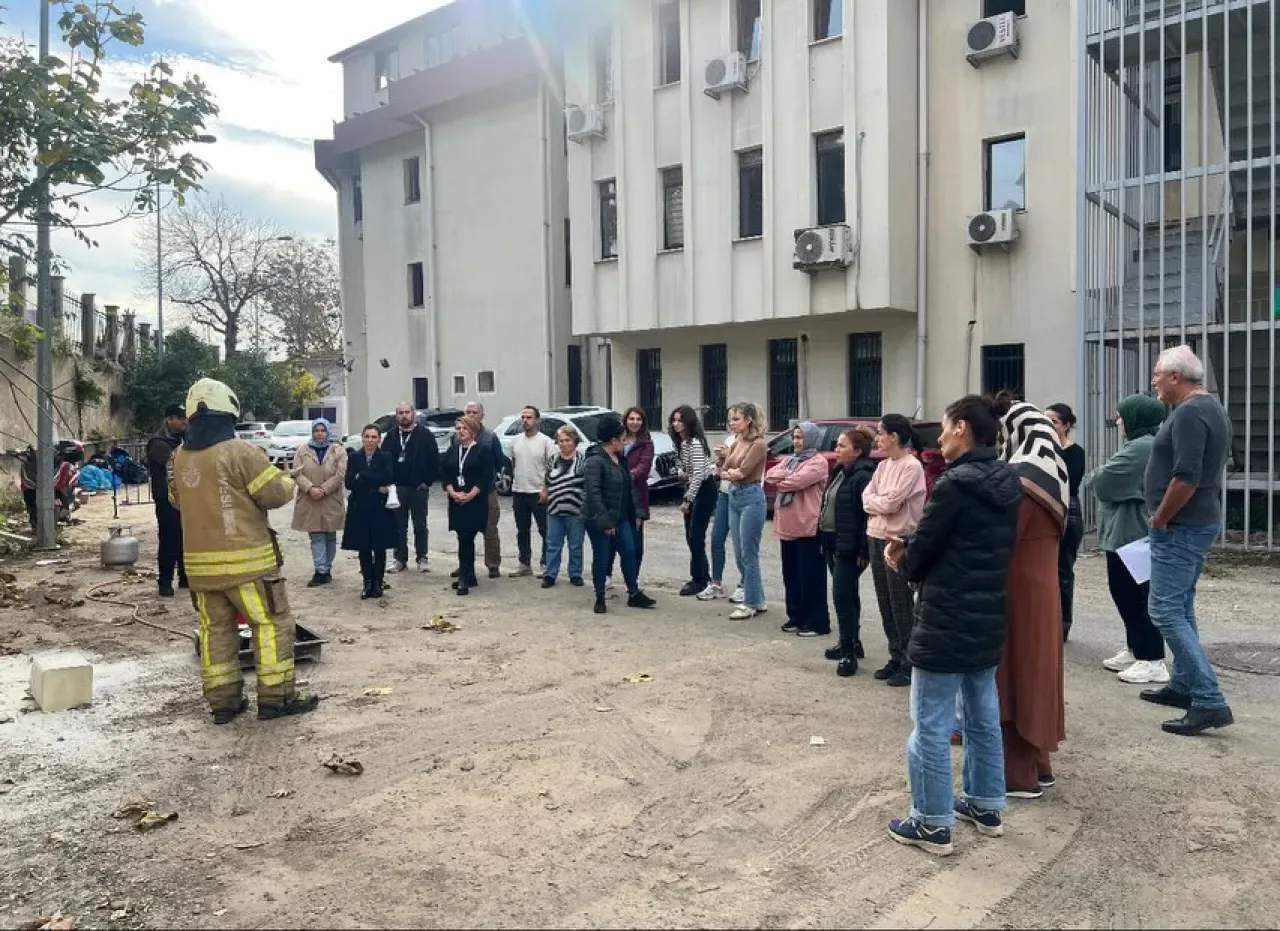 Beykoz İlçe Sağlık Müdürlüğü'nde Yangın ve Deprem Tatbikatı Gerçekleştirildi Beykoz İlçe Sağlık Müdürlüğü'nde Yangın ve Deprem Tatbikatı Gerçekleştirildi