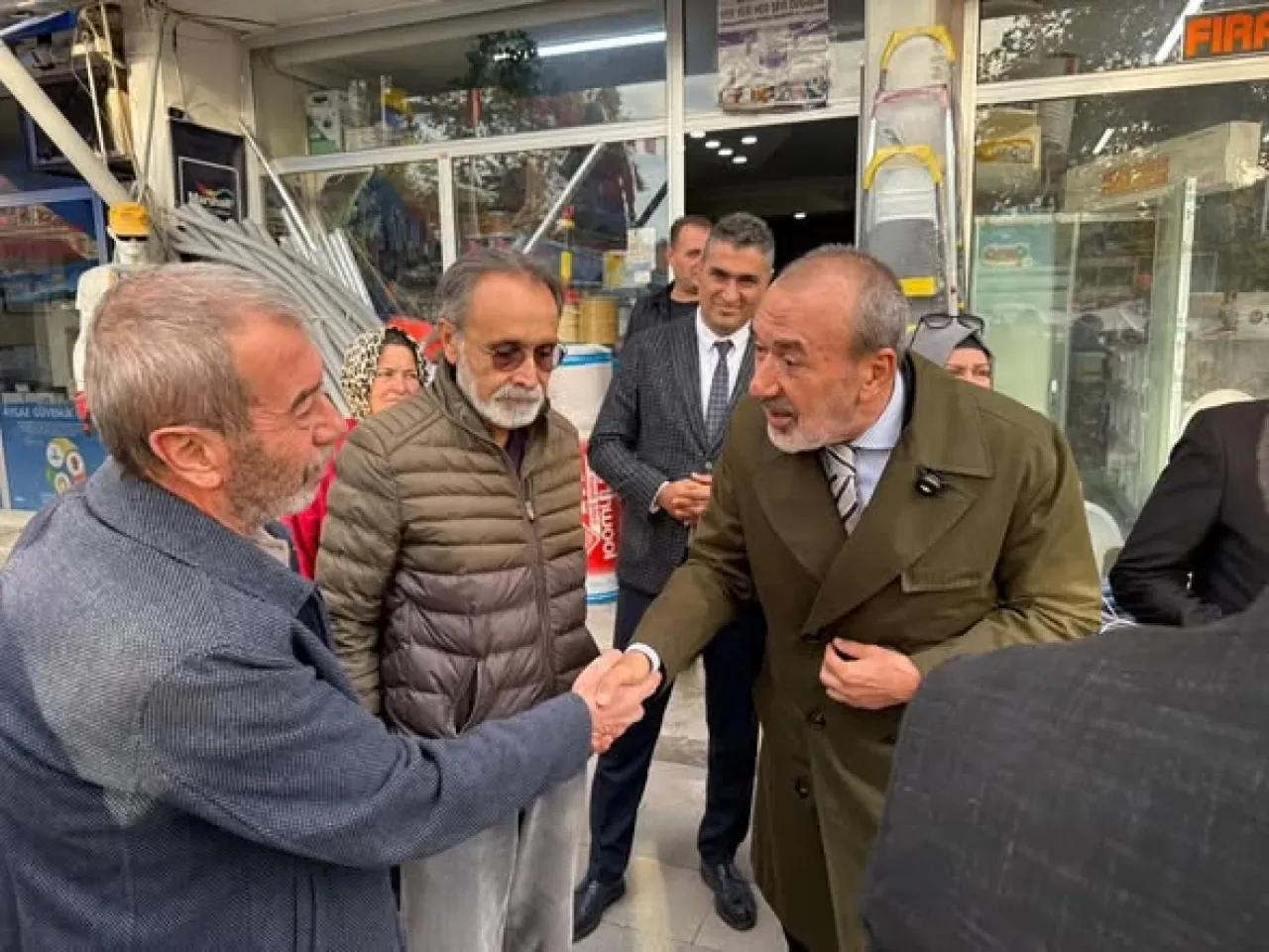 MHP'li Yıldırım'dan Ayaş Ziyareti: "Millet, Cumhur İttifakı'nın Arkasında Dağ Gibi Duruyor" MHP'li Yıldırım'dan Ayaş Ziyareti: "Millet, Cumhur İttifakı'nın Arkasında Dağ Gibi Duruyor"