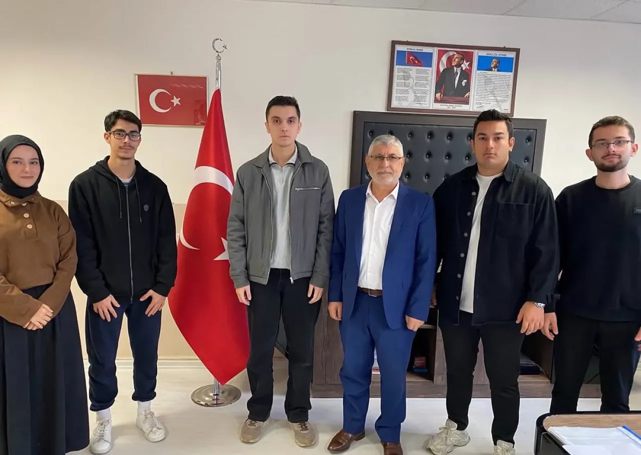 AK Parti Kadıköy Gençlik Kolları, Nusret Sunuk Anadolu İHL'de Yeni Seçmen Çalışmalarını Başlattı AK Parti Kadıköy Gençlik Kolları, Nusret Sunuk Anadolu İHL'de Yeni Seçmen Çalışmalarını Başlattı
