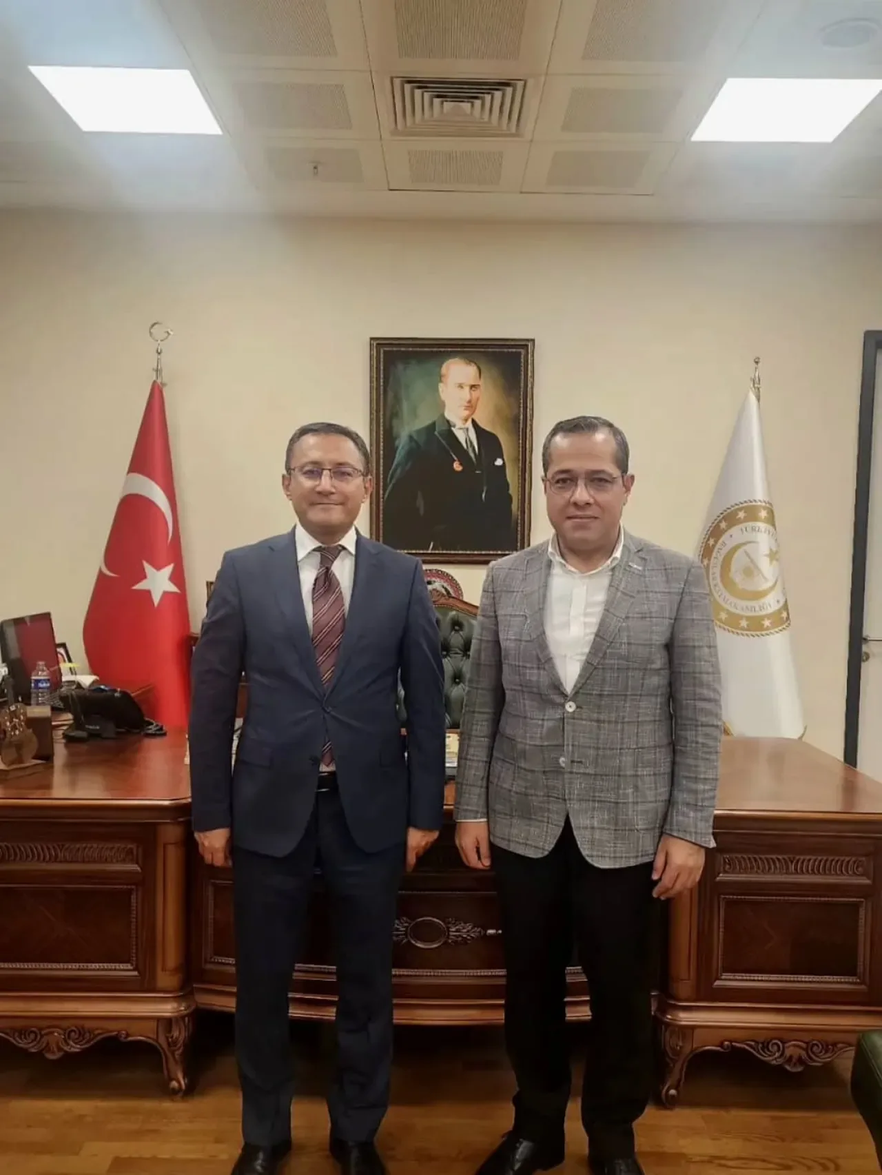 Bağcılar Kaymakamı Abdullah UÇGUN, MÜSİAD Genel Sekreteri Ahmet DİLSİZ'i Makamında Ağırladı Bağcılar Kaymakamı Abdullah UÇGUN, MÜSİAD Genel Sekreteri Ahmet DİLSİZ'i Makamında Ağırladı