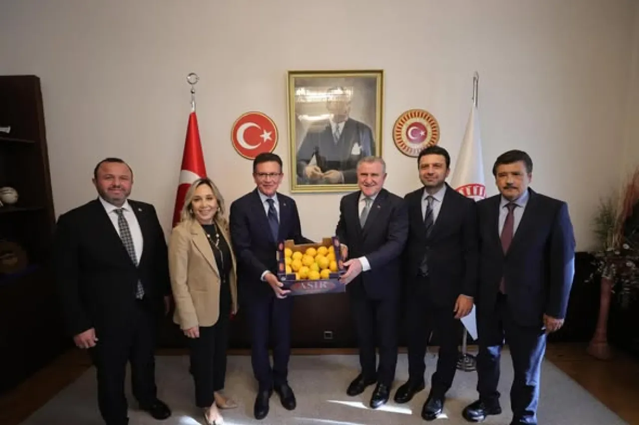 AK Parti Antalya Milletvekili Atay Uslu, Gençlik ve Spor Bakanı Osman Aşkın Bak ile Görüştü AK Parti Antalya Milletvekili Atay Uslu, Gençlik ve Spor Bakanı Osman Aşkın Bak ile Görüştü