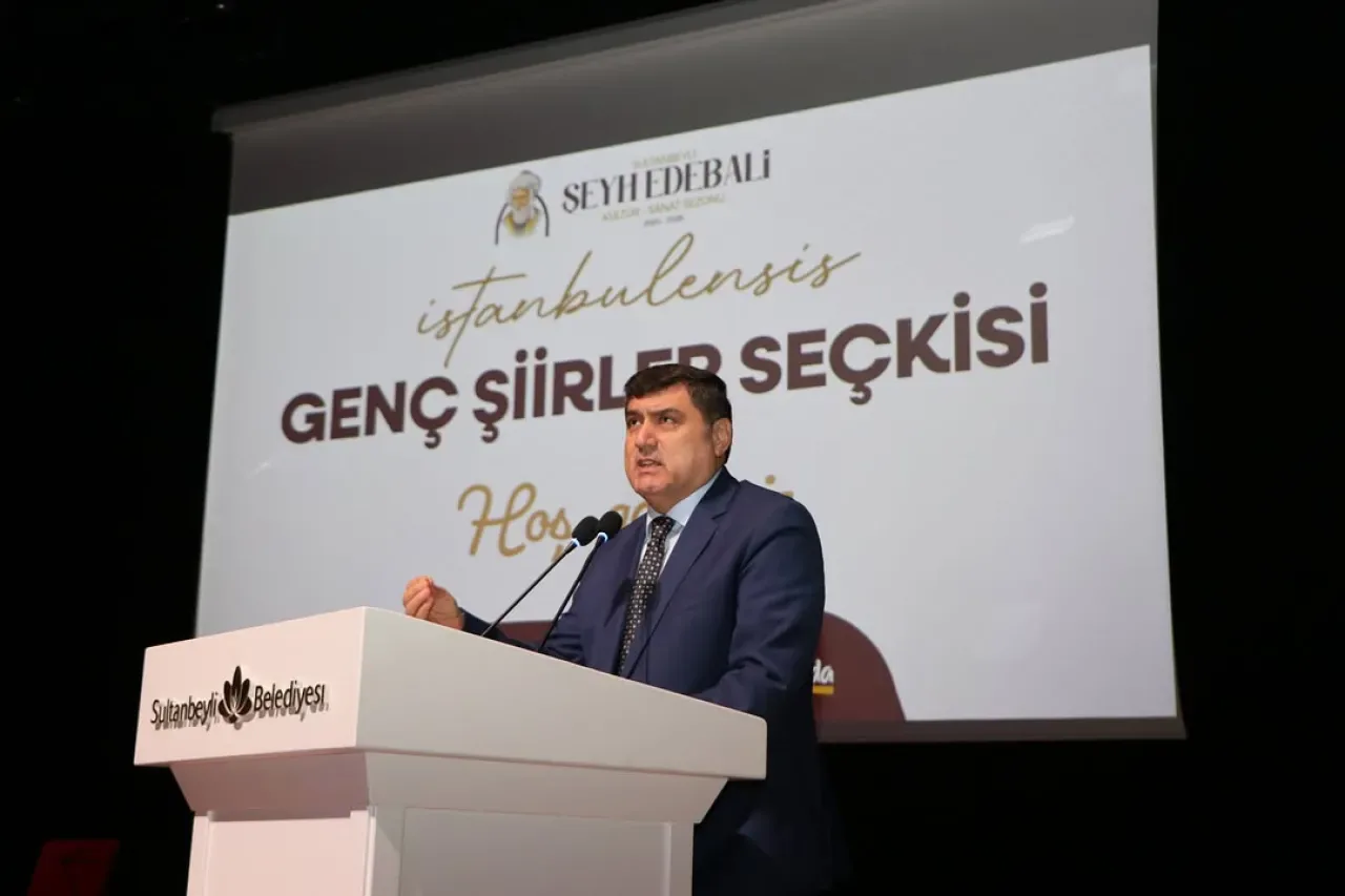Sultanbeyli'de Genç Şairler Sahneye Çıktı: İstanbulensis Şiir Dinletisi Sultanbeyli'de Genç Şairler Sahneye Çıktı: İstanbulensis Şiir Dinletisi