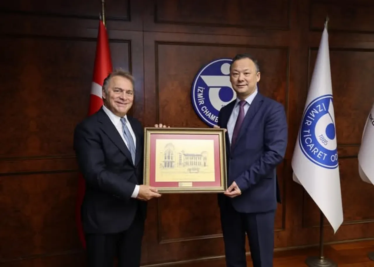 Kırgızistan Büyükelçisi Kazakbayev, İzmir Ticaret Odası'nı Ziyaret Etti Kırgızistan Büyükelçisi Kazakbayev, İzmir Ticaret Odası'nı Ziyaret Etti