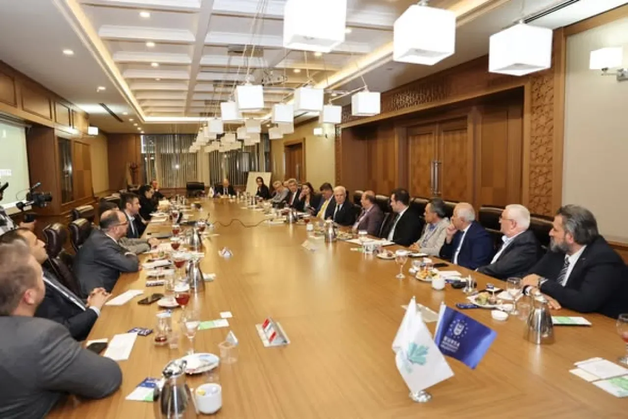 Bursa'nın 2050 Vizyonu İçin Sanayi Temsilcileriyle Çevre Düzeni Planı Toplantısı Yapıldı Bursa'nın 2050 Vizyonu İçin Sanayi Temsilcileriyle Çevre Düzeni Planı Toplantısı Yapıldı