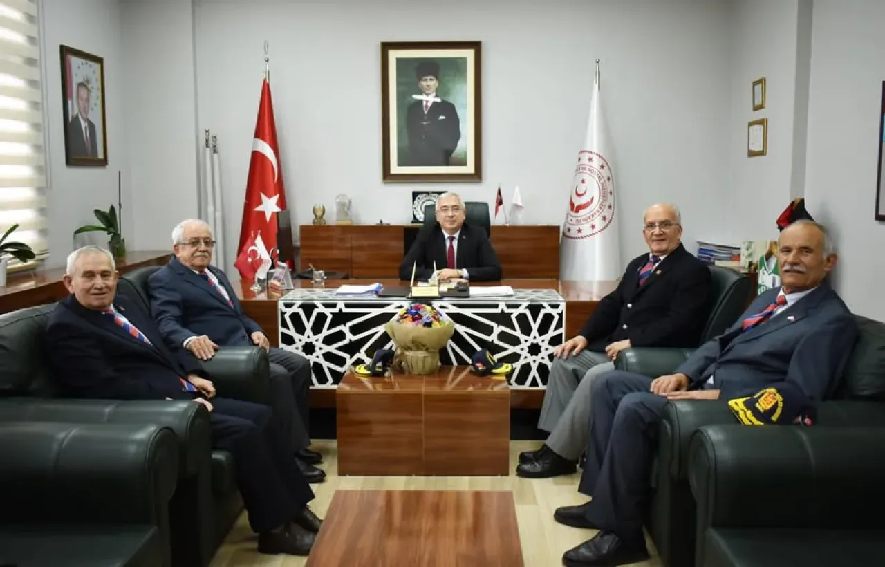 Bursa'da Aile ve Sosyal Hizmetler İl Müdürlüğü ile Gaziler Derneği'nden İş Birliği Görüşmesi Bursa'da Aile ve Sosyal Hizmetler İl Müdürlüğü ile Gaziler Derneği'nden İş Birliği Görüşmesi