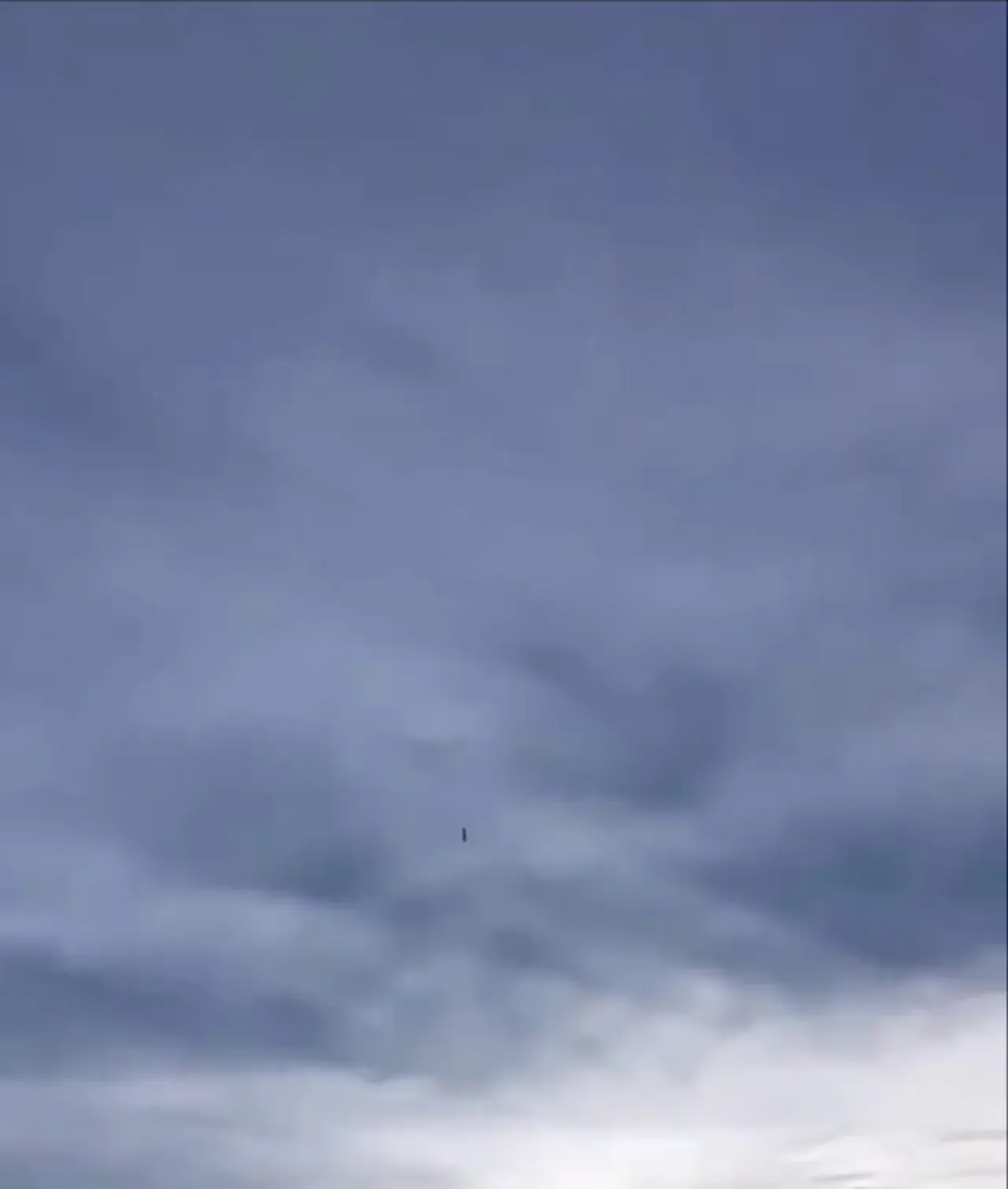 Ukrayna'nın F-16'sı Rus Seyir Füzesini Takip Ederken Görüntülendi Ukrayna'nın F-16'sı Rus Seyir Füzesini Takip Ederken Görüntülendi
