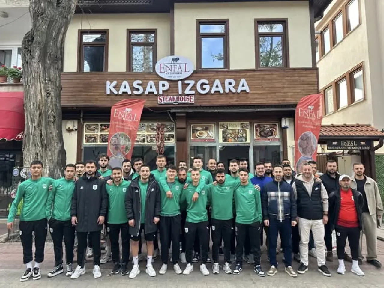 İznikspor'da Kritik Maç Öncesi Kahvaltılı Moral İznikspor'da Kritik Maç Öncesi Kahvaltılı Moral