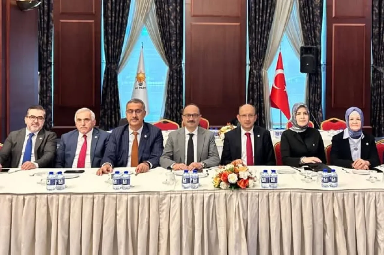 AK Parti Bursa Milletvekili Osman Mesten, Marmara Bölge Toplantısı'nda Dış Politika Gündemini Değerlendirdi AK Parti Bursa Milletvekili Osman Mesten, Marmara Bölge Toplantısı'nda Dış Politika Gündemini Değerlendirdi