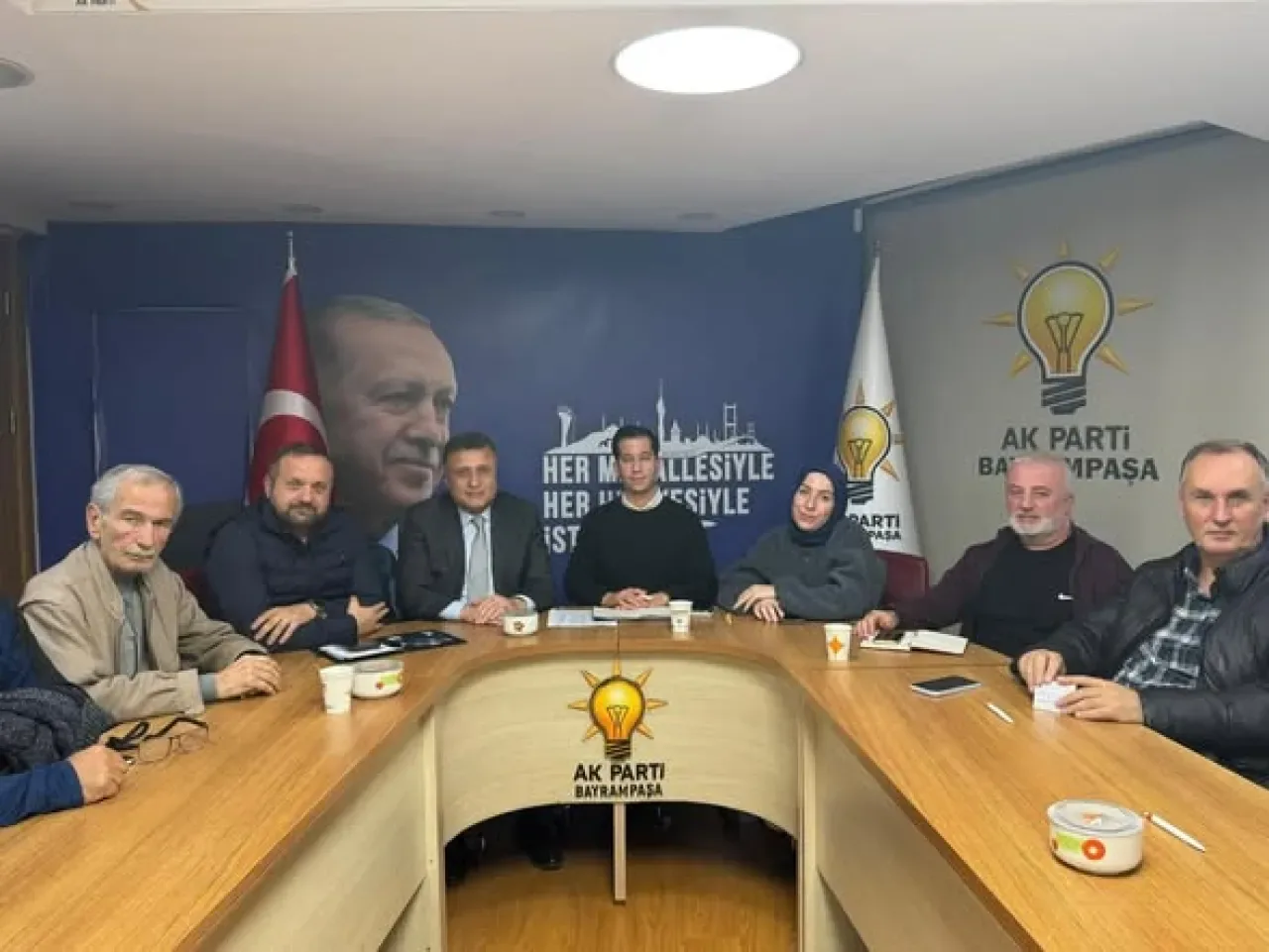 AK Parti Bayrampaşa, Mahalle Teşkilatlarıyla Yeni Dönem Hazırlıklarını Değerlendirdi AK Parti Bayrampaşa, Mahalle Teşkilatlarıyla Yeni Dönem Hazırlıklarını Değerlendirdi