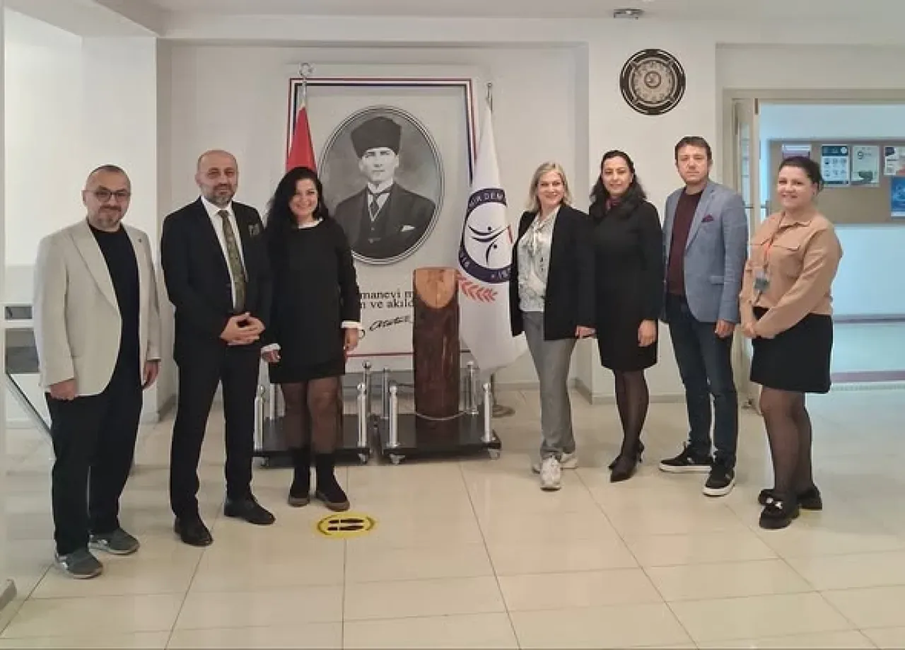 İzmir'de Meslek Yüksekokulları İçin İş Birliği Protokolü Yürütme Kurulu Toplantısı Gerçekleştirildi İzmir'de Meslek Yüksekokulları İçin İş Birliği Protokolü Yürütme Kurulu Toplantısı Gerçekleştirildi
