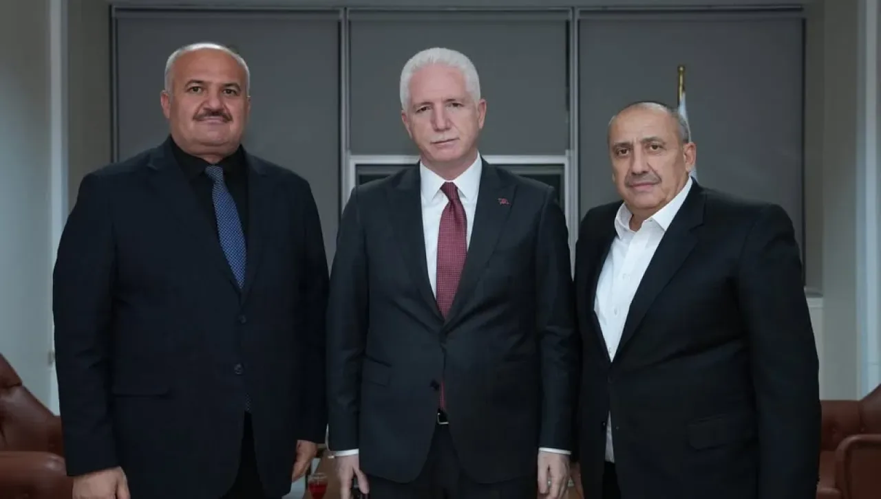 İstanbul Valisi Davut Gül, Havalimanı Taksicilerinin Sorunlarını Dinledi İstanbul Valisi Davut Gül, Havalimanı Taksicilerinin Sorunlarını Dinledi