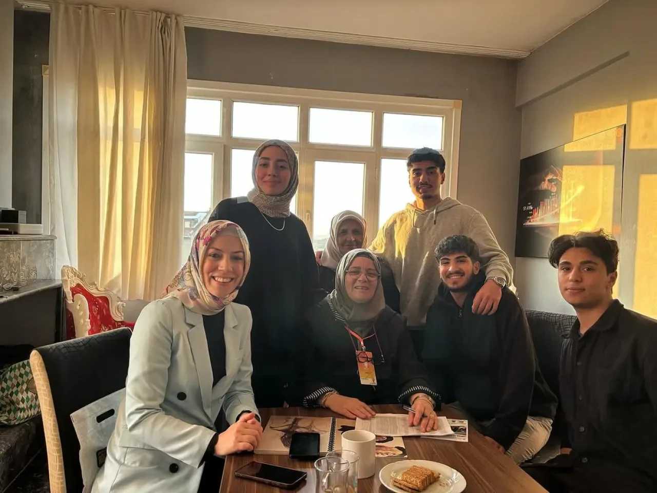 AK Parti Üsküdar Kadın Kolları Mahalle Ziyaretlerini Sürdürüyor AK Parti Üsküdar Kadın Kolları Mahalle Ziyaretlerini Sürdürüyor
