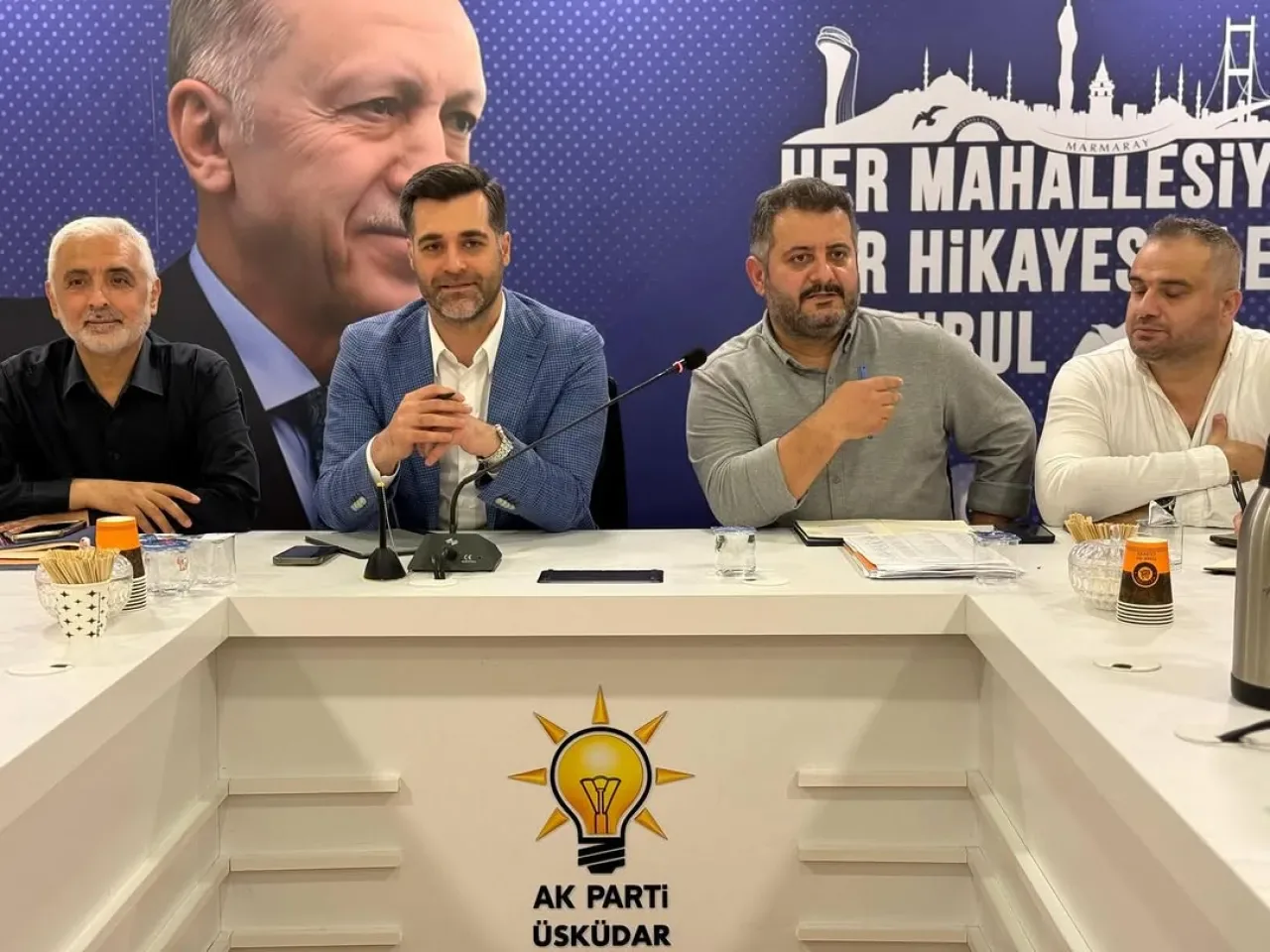 AK Parti Üsküdar'da Mahalle Başkanları ile Değerlendirme Toplantısı Yapıldı AK Parti Üsküdar'da Mahalle Başkanları ile Değerlendirme Toplantısı Yapıldı