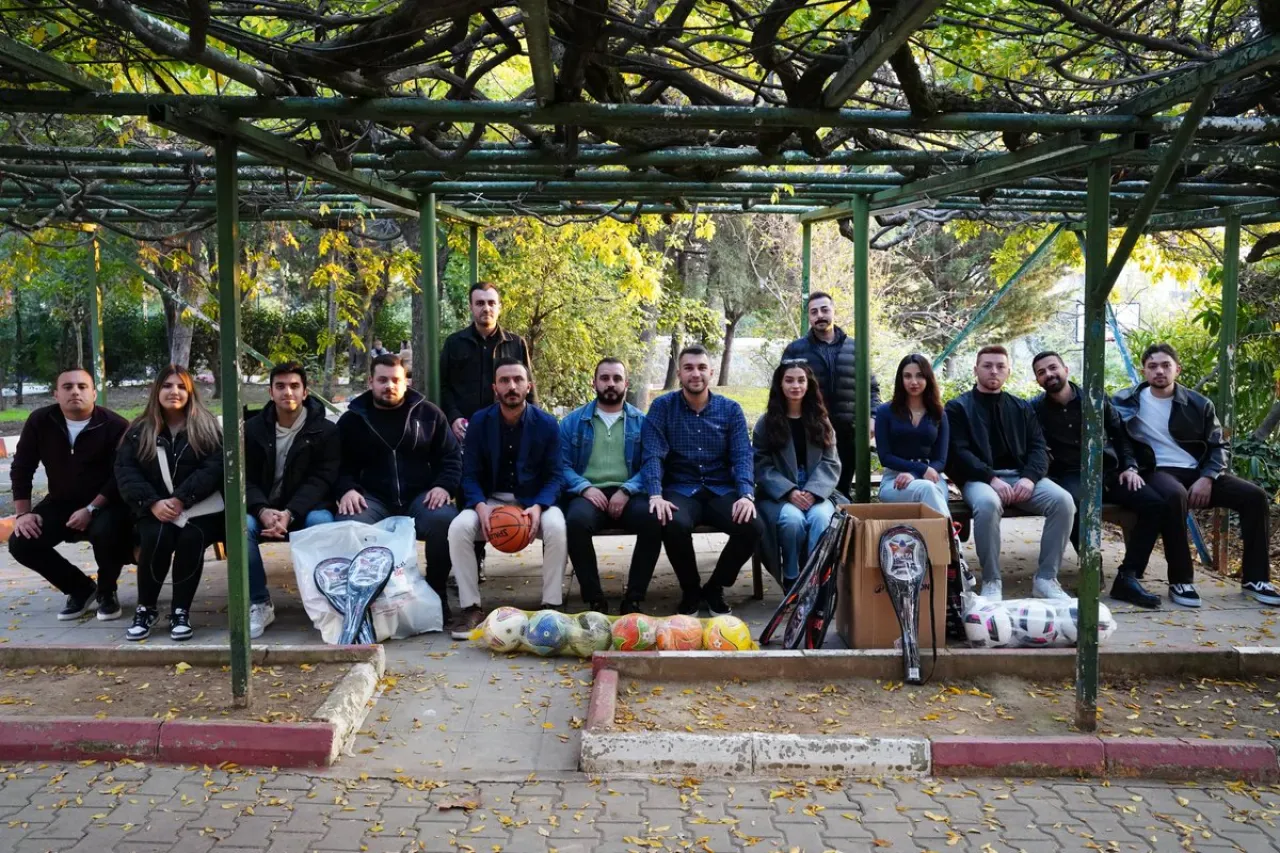 CHP'li Gençler, Dünya Çocuk Hakları Günü'nde Çocuk Evi'ni Ziyaret Etti CHP'li Gençler, Dünya Çocuk Hakları Günü'nde Çocuk Evi'ni Ziyaret Etti