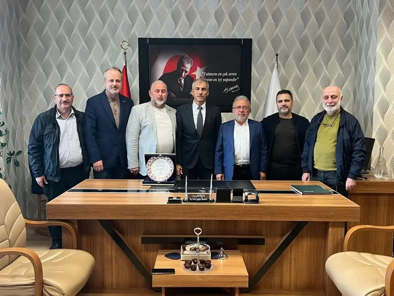 İlim Yayma Cemiyeti Bayrampaşa Şubesi, İlçe Milli Eğitim Müdürü'nü Ziyaret Etti İlim Yayma Cemiyeti Bayrampaşa Şubesi, İlçe Milli Eğitim Müdürü'nü Ziyaret Etti