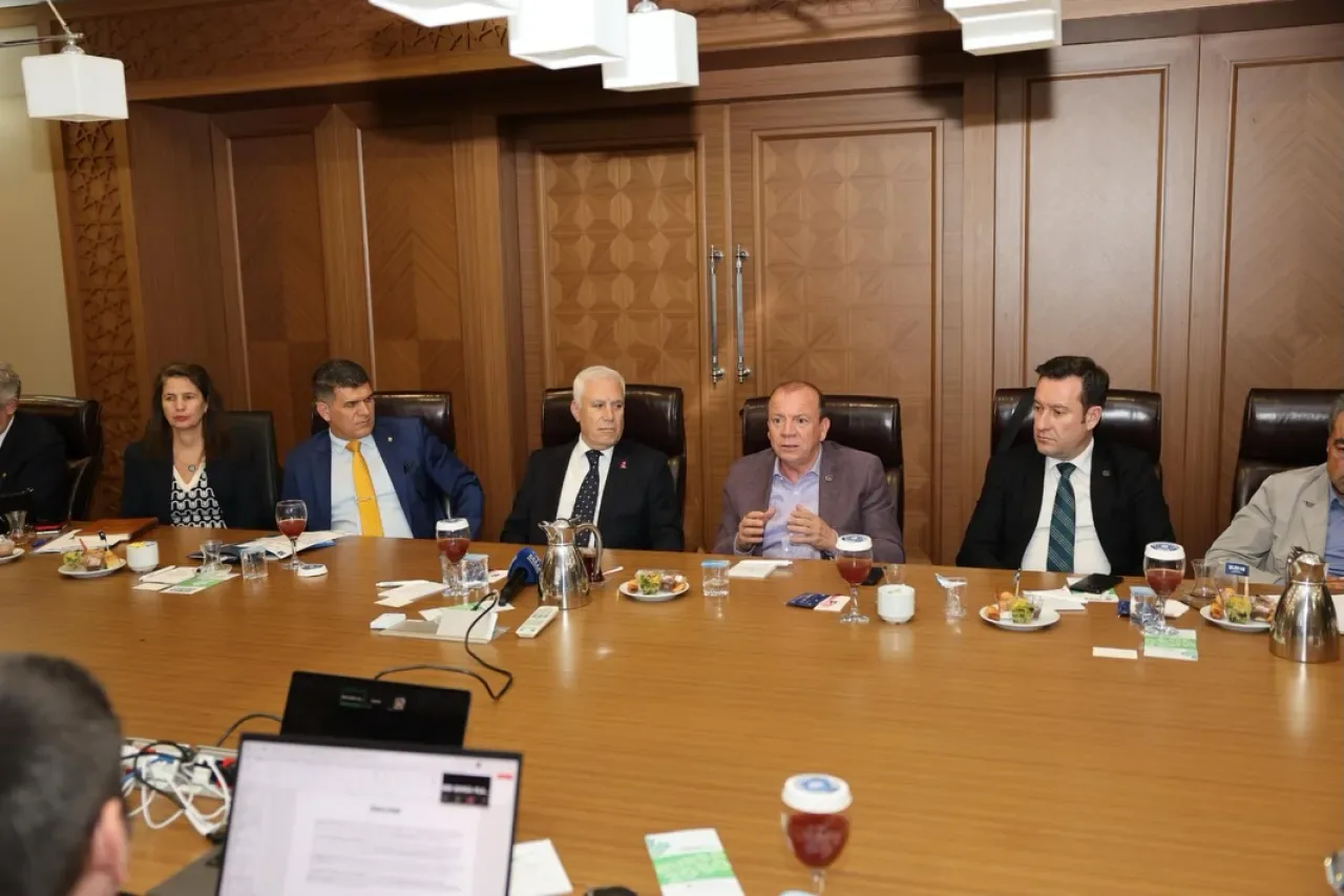 Bursa'nın Geleceğine Yön Verecek Çevre Düzeni Planı İstişare Toplantısı Yapıldı Bursa'nın Geleceğine Yön Verecek Çevre Düzeni Planı İstişare Toplantısı Yapıldı