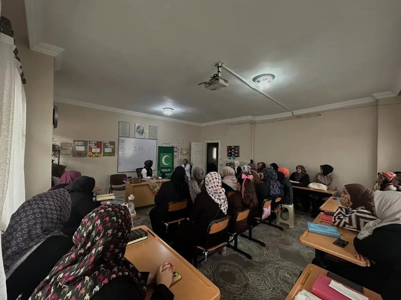 Yeşilay Sultangazi, Alkol Farkındalık Haftası'nda Ulu Cami Kuran Kursu'nda Eğitim Verdi Yeşilay Sultangazi, Alkol Farkındalık Haftası'nda Ulu Cami Kuran Kursu'nda Eğitim Verdi