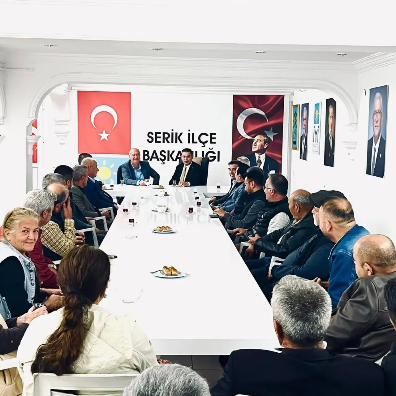 İYİ Parti Antalya İl Başkanı Erhan Uzun'a Hayırlı Olsun Ziyareti İYİ Parti Antalya İl Başkanı Erhan Uzun'a Hayırlı Olsun Ziyareti