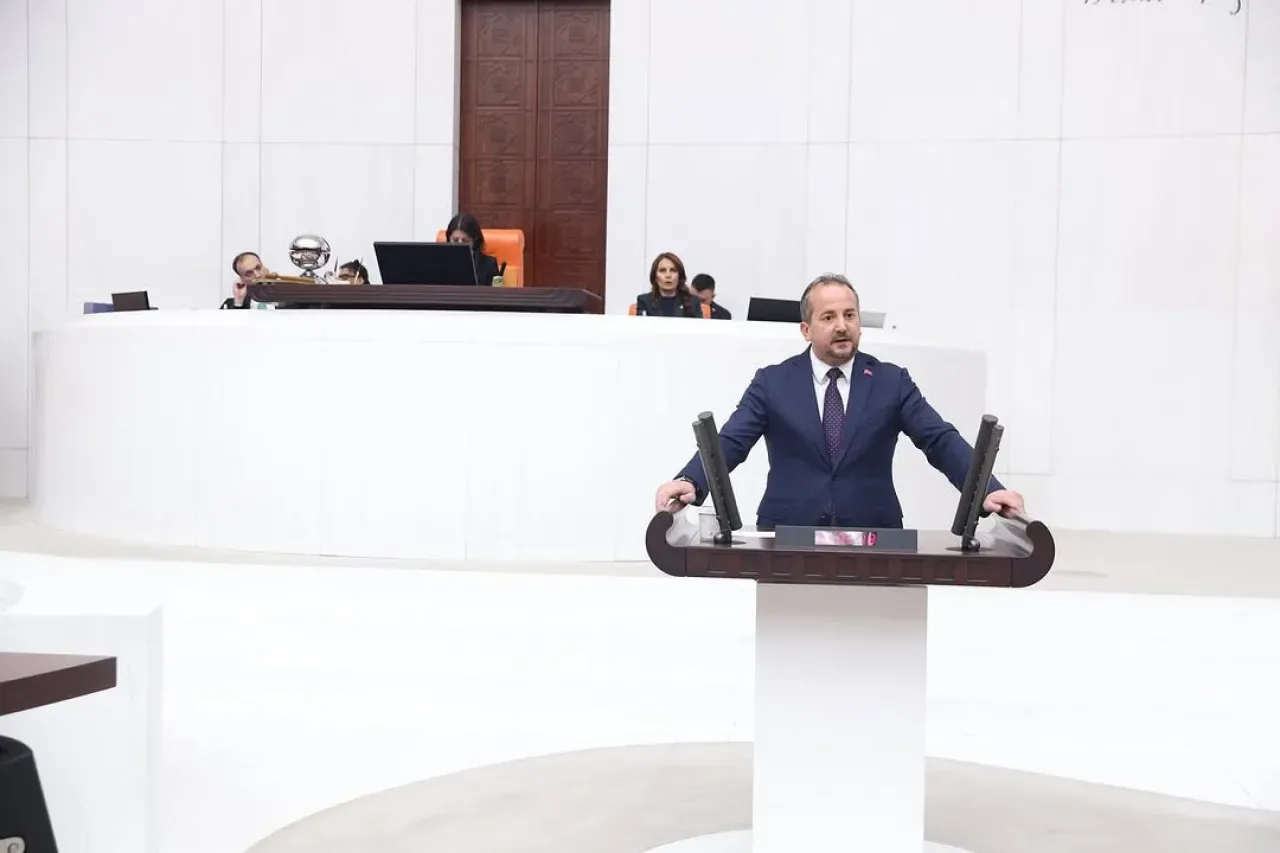AK Parti'den Sözleşmeli Erlerin Özlük Haklarına İlişkin Açıklama AK Parti'den Sözleşmeli Erlerin Özlük Haklarına İlişkin Açıklama