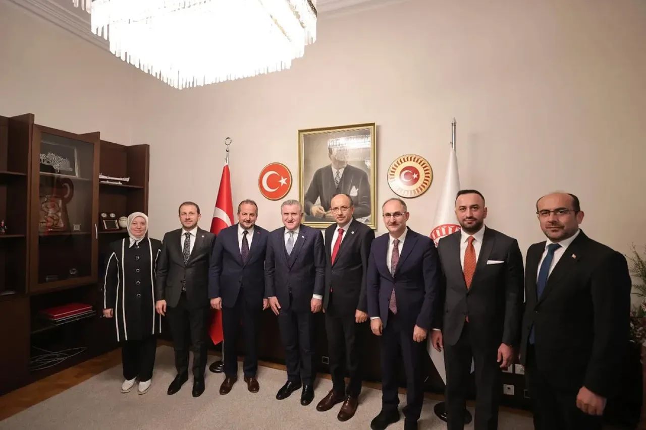 Bursa Orhaneli Belediye Başkanı, Gençlik ve Spor Bakanı ile Projelerini Görüştü Bursa Orhaneli Belediye Başkanı, Gençlik ve Spor Bakanı ile Projelerini Görüştü