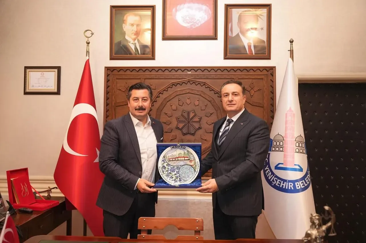Bursa Yenişehir'de Kentsel Dönüşüm ve Yatırım İş Birliği Görüşmeleri Bursa Yenişehir'de Kentsel Dönüşüm ve Yatırım İş Birliği Görüşmeleri