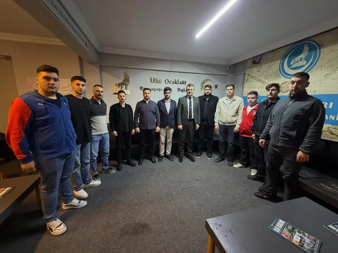 Bayrampaşa Ülkü Ocakları'na Siyasi Ziyaret Bayrampaşa Ülkü Ocakları'na Siyasi Ziyaret