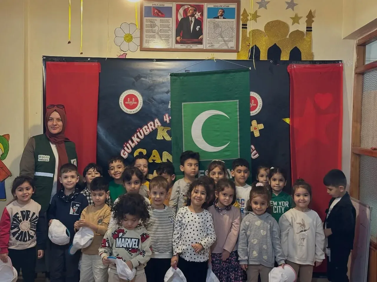 Yeşilay Sultangazi, Dünya Çocuk Günü'nde Minik Öğrencilerle Buluştu Yeşilay Sultangazi, Dünya Çocuk Günü'nde Minik Öğrencilerle Buluştu