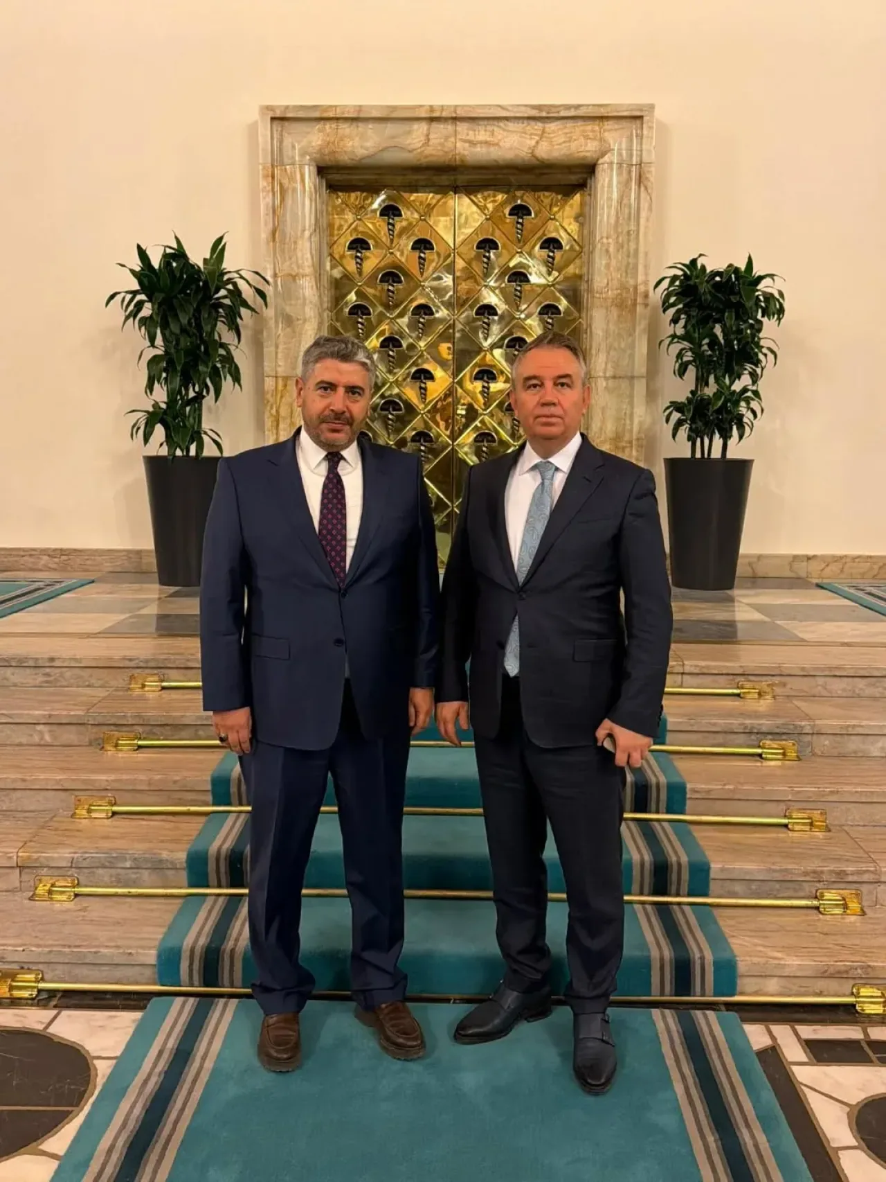 AK Parti'den Sincan'da Ziyaret: Mustafa Özcan, Murat Alparslan'ı Ziyaret Etti AK Parti'den Sincan'da Ziyaret: Mustafa Özcan, Murat Alparslan'ı Ziyaret Etti