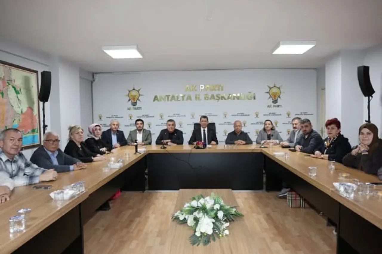 AK Parti'ye Katılan Aksu Belediye Başkanı İsa Yıldırım, Konyaaltı Teşkilatı ile Buluştu AK Parti'ye Katılan Aksu Belediye Başkanı İsa Yıldırım, Konyaaltı Teşkilatı ile Buluştu