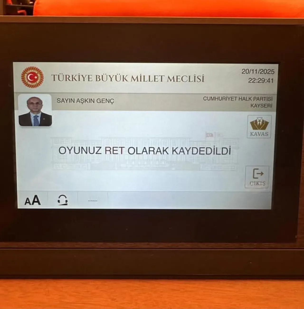CHP'li Aşkın Genç'ten Vakıf Mallarının Yönetiminin Değişmesine Tepki CHP'li Aşkın Genç'ten Vakıf Mallarının Yönetiminin Değişmesine Tepki