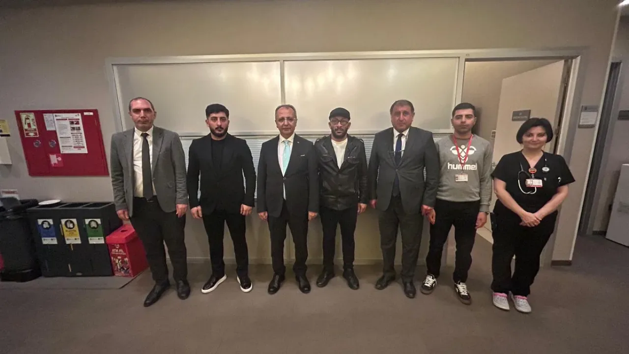 Ümraniye Kaymakamı Yüksel Çelik, Ameliyat Olan Muhtarı Ziyaret Etti Ümraniye Kaymakamı Yüksel Çelik, Ameliyat Olan Muhtarı Ziyaret Etti