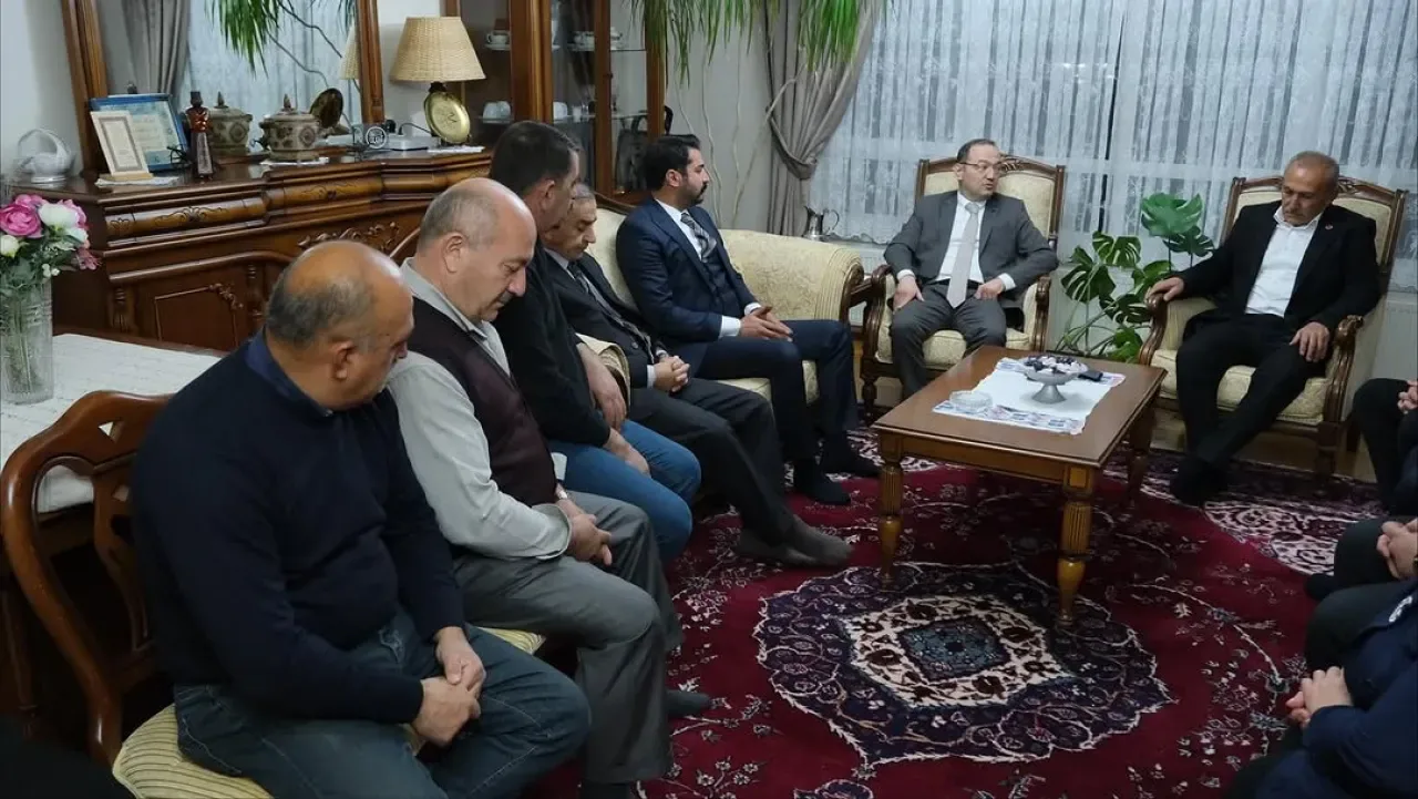 MHP Gölbaşı Teşkilatı, Karaoğlan Mahallesi'nde Vatandaş Ziyaretleri Gerçekleştirdi MHP Gölbaşı Teşkilatı, Karaoğlan Mahallesi'nde Vatandaş Ziyaretleri Gerçekleştirdi