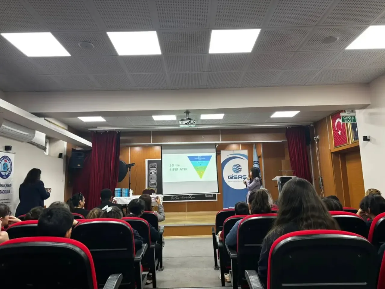 Deniz Çöpleri Projesi ile Tuzla'da Öğrencilere Çevre Bilinci Aşılandı Deniz Çöpleri Projesi ile Tuzla'da Öğrencilere Çevre Bilinci Aşılandı