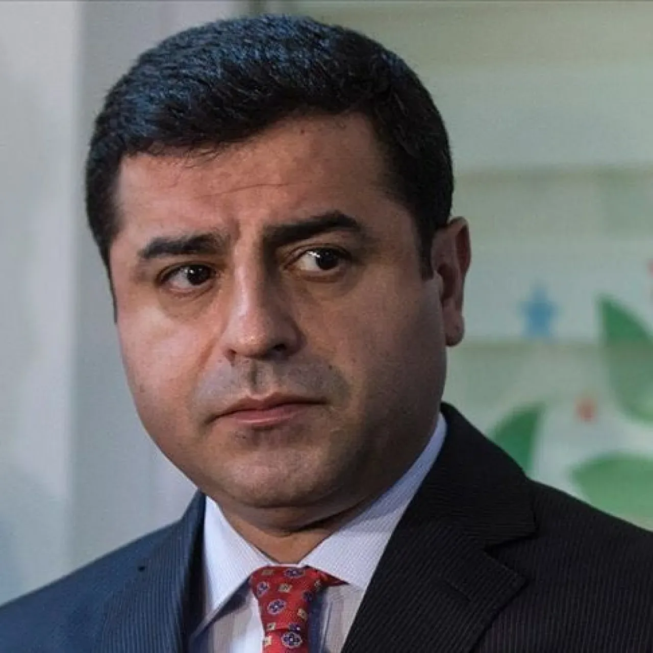 Selahattin Demirtaş: Öcalan'ın Rolü Önemli, Ancak Barış Misyonu İçin Uygun Koşullar Yok Selahattin Demirtaş: Öcalan'ın Rolü Önemli, Ancak Barış Misyonu İçin Uygun Koşullar Yok