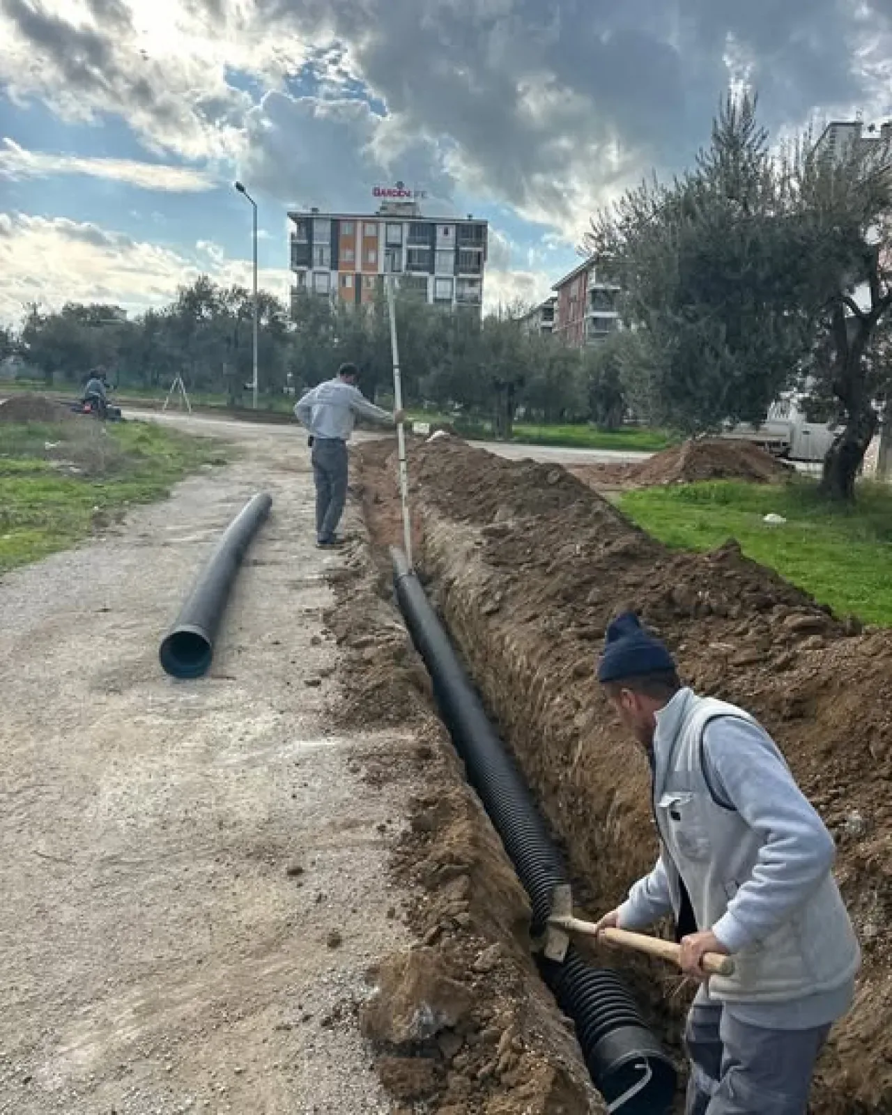 Edremit'te Eroğlan Mahallesi'nde Altyapı Çalışmaları Sürüyor Edremit'te Eroğlan Mahallesi'nde Altyapı Çalışmaları Sürüyor