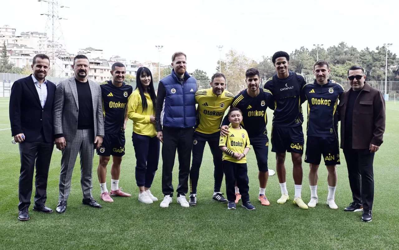 Fenerbahçe'nin Minik Misafiri: Hamza Ayaz Can Bartu Tesisleri'nde Ağırlandı Fenerbahçe'nin Minik Misafiri: Hamza Ayaz Can Bartu Tesisleri'nde Ağırlandı