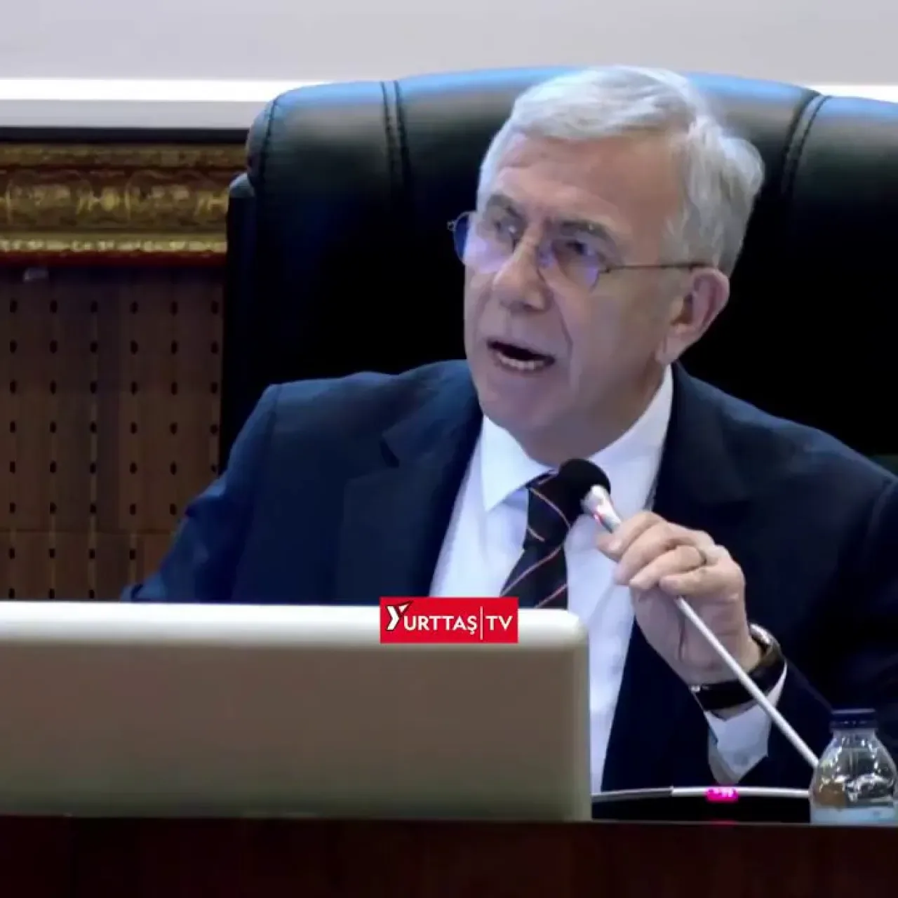 Mansur Yavaş'tan Meclisteki Muhalefete Sert Tepki: "Bağırma Lan" Mansur Yavaş'tan Meclisteki Muhalefete Sert Tepki: "Bağırma Lan"