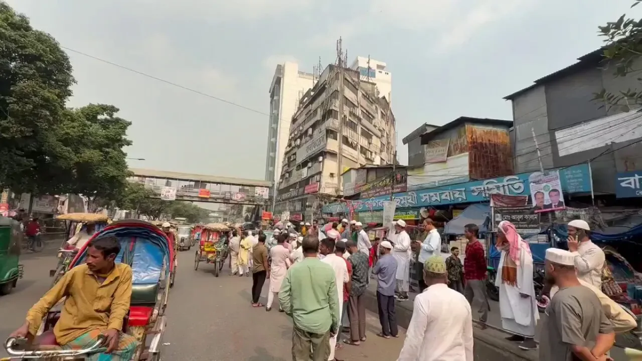 Bangladeş'te 5.2 Büyüklüğündeki Depremde Yıkılan Binalar Bildirildi Bangladeş'te 5.2 Büyüklüğündeki Depremde Yıkılan Binalar Bildirildi