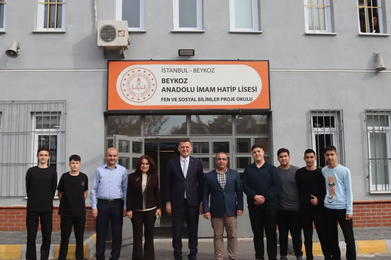 Beykoz Kaymakamı Dr. Fatih Ürkmezer, Beykoz Anadolu İmam Hatip Lisesi'ni Ziyaret Etti Beykoz Kaymakamı Dr. Fatih Ürkmezer, Beykoz Anadolu İmam Hatip Lisesi'ni Ziyaret Etti