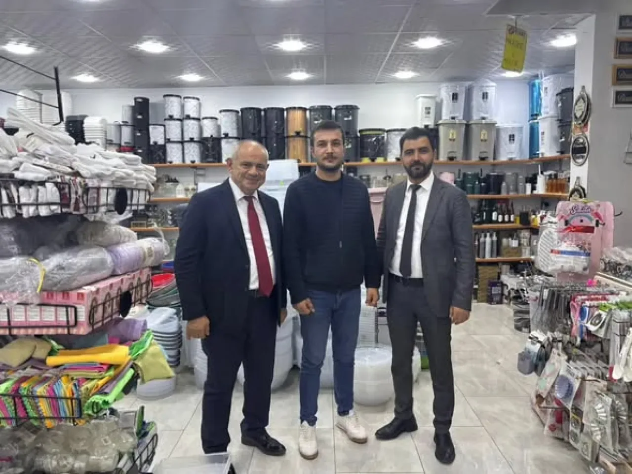 Yahyalı Belediye Başkanı Esat Öztürk, Genç Kızılay İlçe Başkanı'nı Ziyaret Etti Yahyalı Belediye Başkanı Esat Öztürk, Genç Kızılay İlçe Başkanı'nı Ziyaret Etti