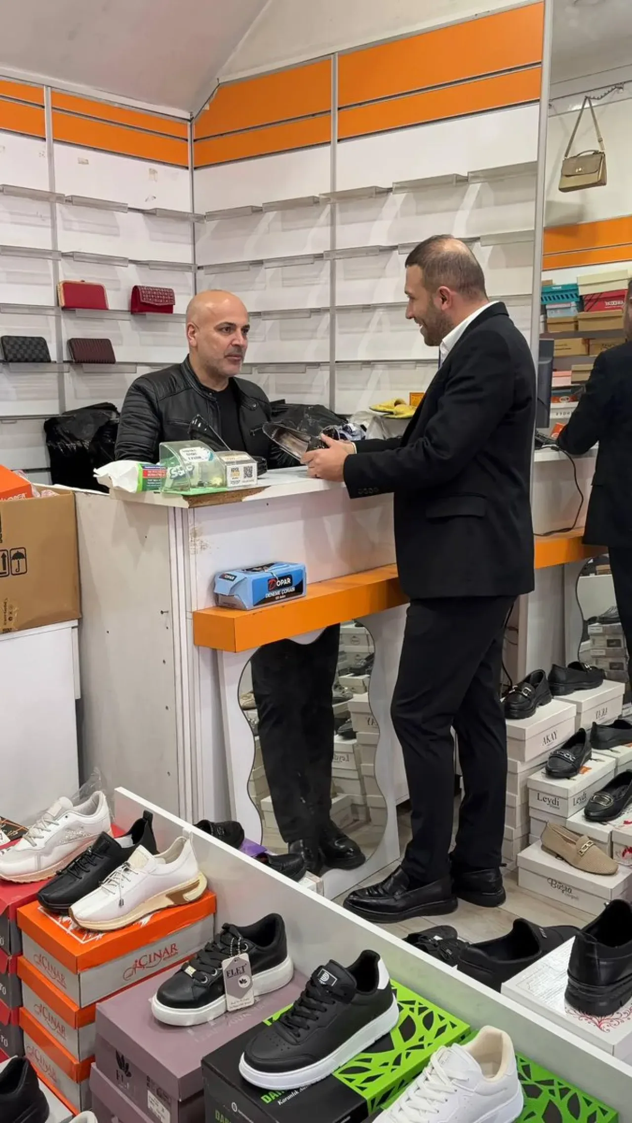 AK Parti Beyoğlu İlçe Teşkilatı, Kasımpaşa Esnafı ile Bir Araya Geldi AK Parti Beyoğlu İlçe Teşkilatı, Kasımpaşa Esnafı ile Bir Araya Geldi