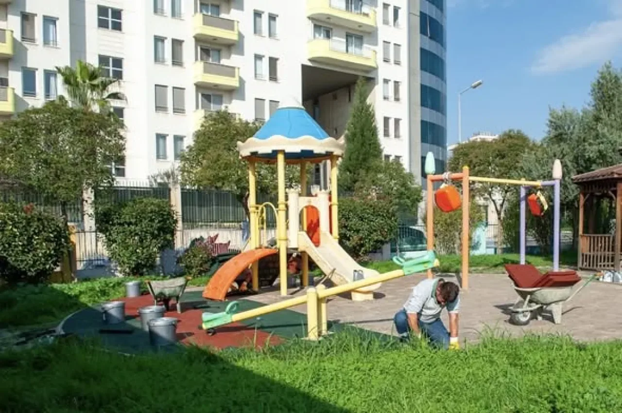 Karşıyaka Belediyesi, Kardelenler Anaokulu'nun Oyun Alanını Yeniledi Karşıyaka Belediyesi, Kardelenler Anaokulu'nun Oyun Alanını Yeniledi