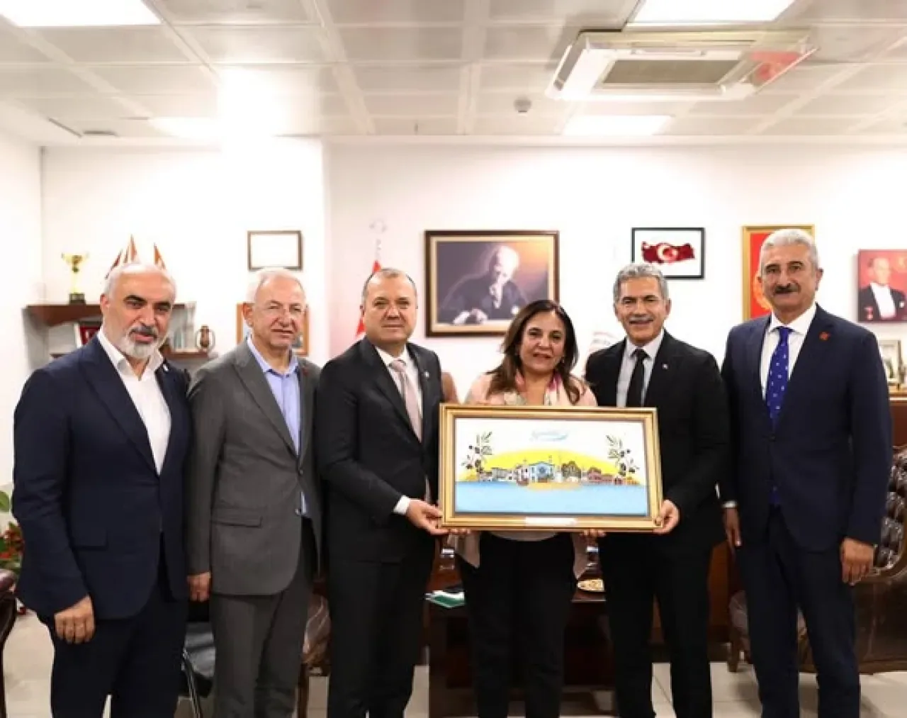 CHP'li Heyet Gemlik'te: Yerel Yönetimle İstişare Toplantısı Yapıldı CHP'li Heyet Gemlik'te: Yerel Yönetimle İstişare Toplantısı Yapıldı